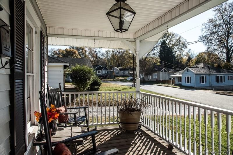 309 E Dixon St, Lincolnton, NC 28092