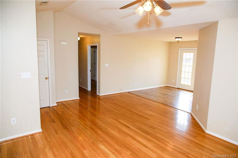 2144 33rd Avenue Dr, Hickory, NC 28601