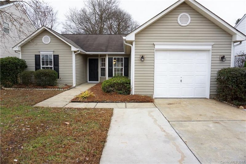 1013 Meadowbrook Ln, Concord, NC 28027