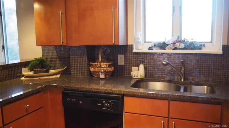 207 N Dotger Ave #C-15, Charlotte, NC 28207