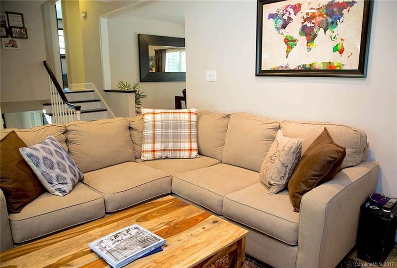 2054 Edgewater Dr, Charlotte, NC 28210
