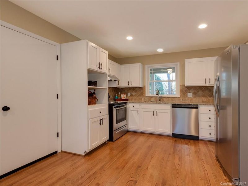 5913 Charing Pl, Charlotte, NC 28211