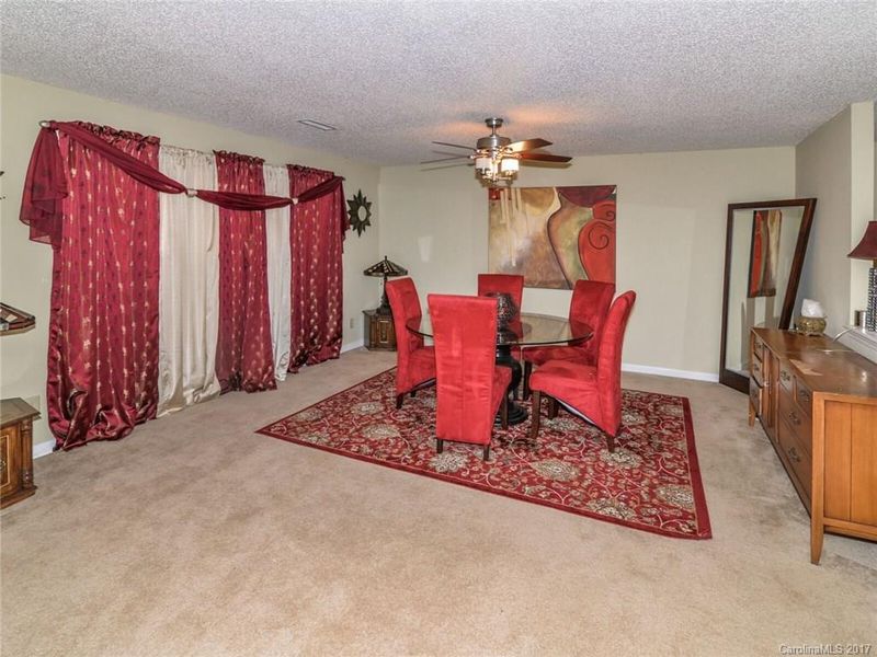 5123 Vanhoy Ln, Charlotte, NC 28269