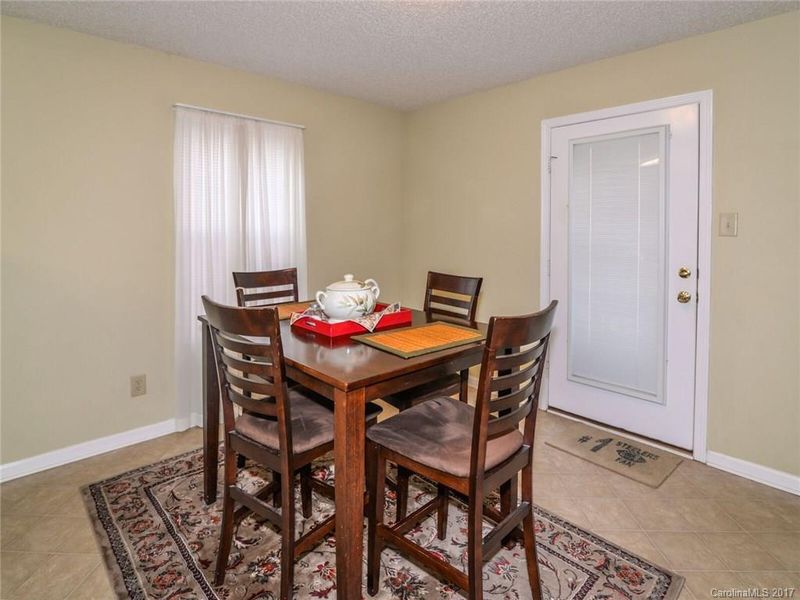 5123 Vanhoy Ln, Charlotte, NC 28269