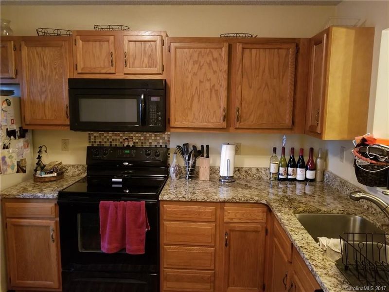 6420 Windsor Gate Ln, Charlotte, NC 28215