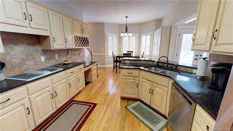 2800 Providence Hills Dr #10, Matthews, NC 28105