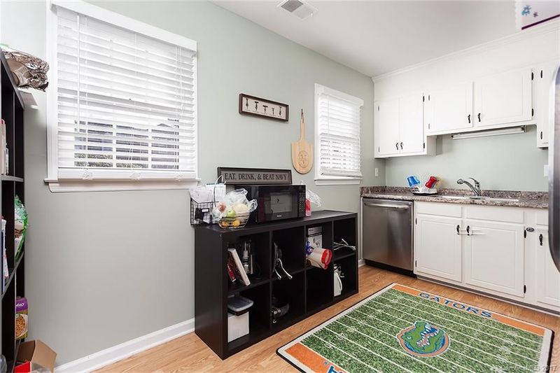 8021 Regent Park Ln, Charlotte, NC 28210