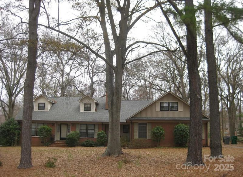 122 Queensgate Ln, Charlotte, NC 28214