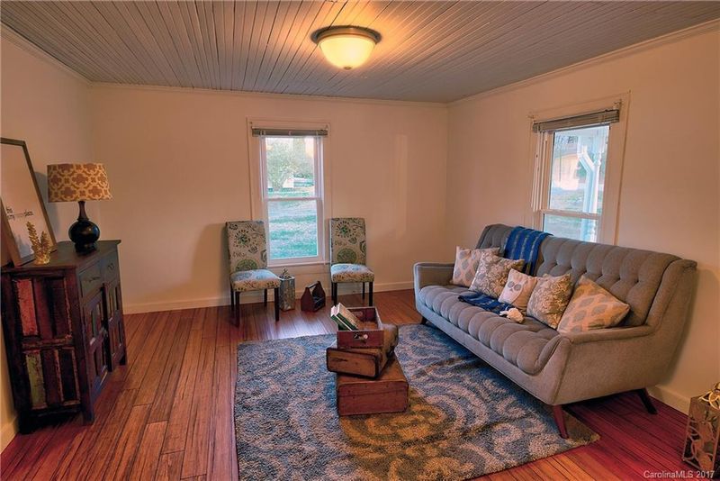 318 W Plum St, Stanley, NC 28164