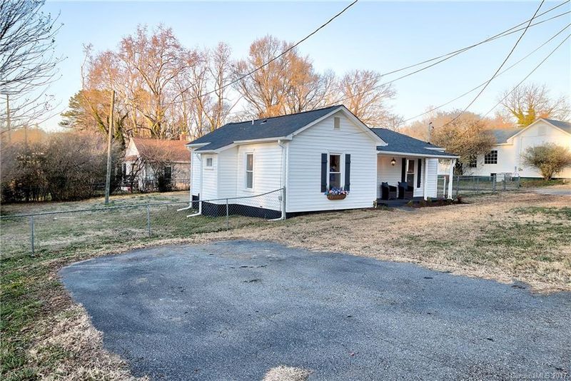 318 W Plum St, Stanley, NC 28164