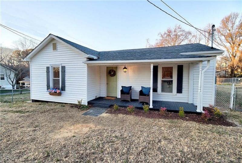 318 W Plum St, Stanley, NC 28164