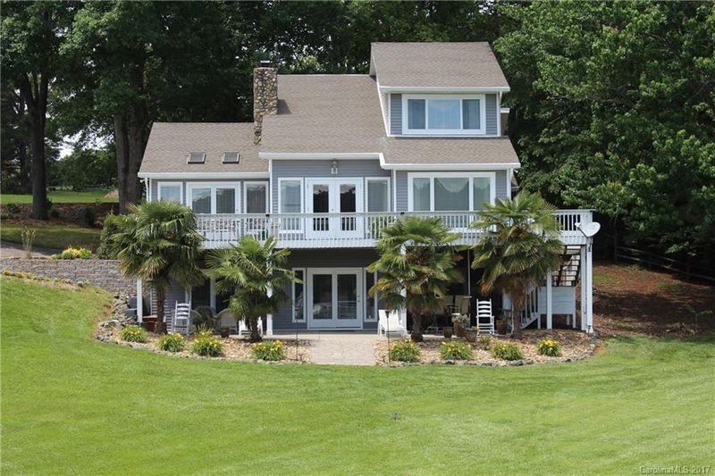 330 Queens Cove Rd, Mooresville, NC 28117