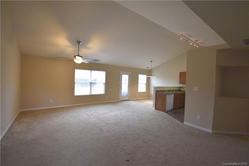 4030 Dover Downs Dr, Charlotte, NC 28216