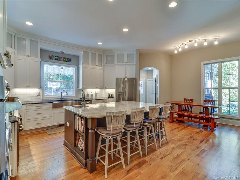 6174 Fox Chase Dr, Davidson, NC 28036