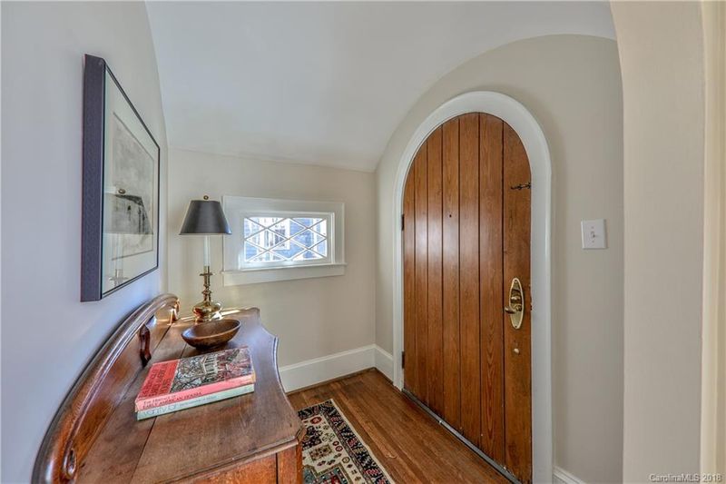 2408 Charlotte Dr, Charlotte, NC 28203