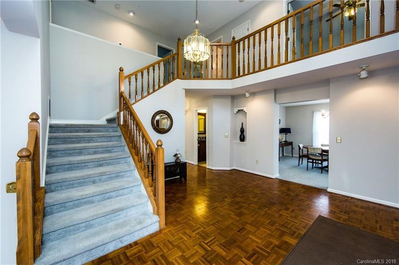 9216 Hunting Ct, Matthews, NC 28105