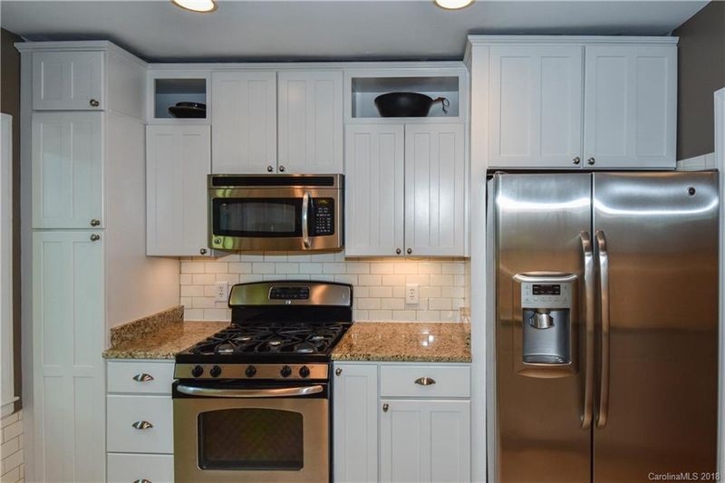 3226 Pinehurst Pl, Charlotte, NC 28209