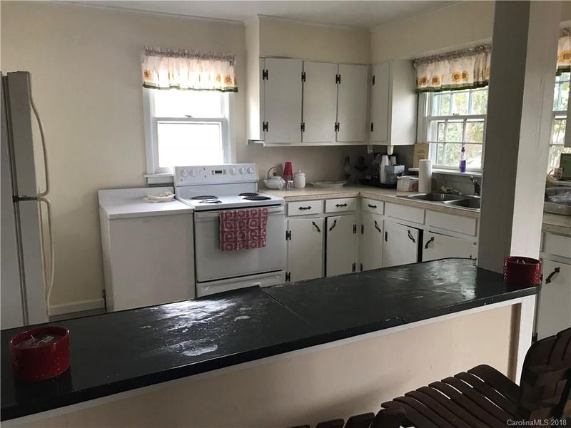216 Killian Rd, Stanley, NC 28164