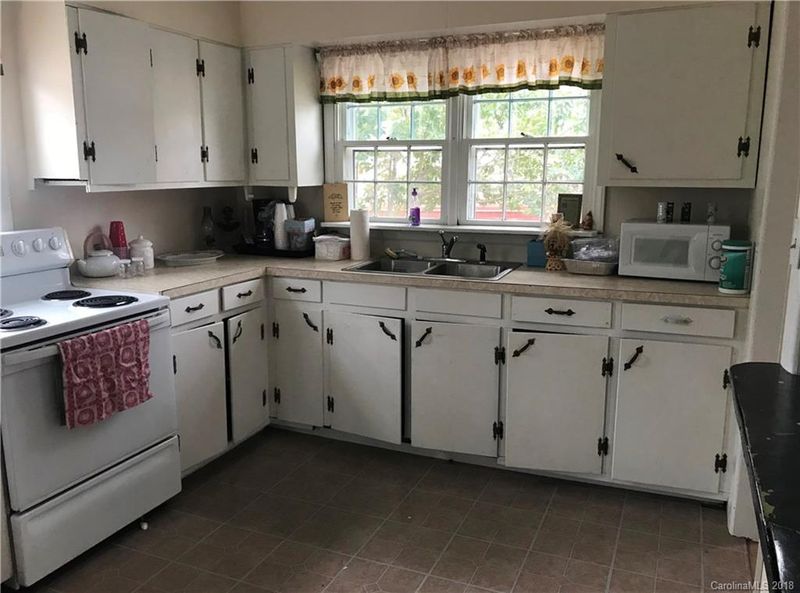 216 Killian Rd, Stanley, NC 28164