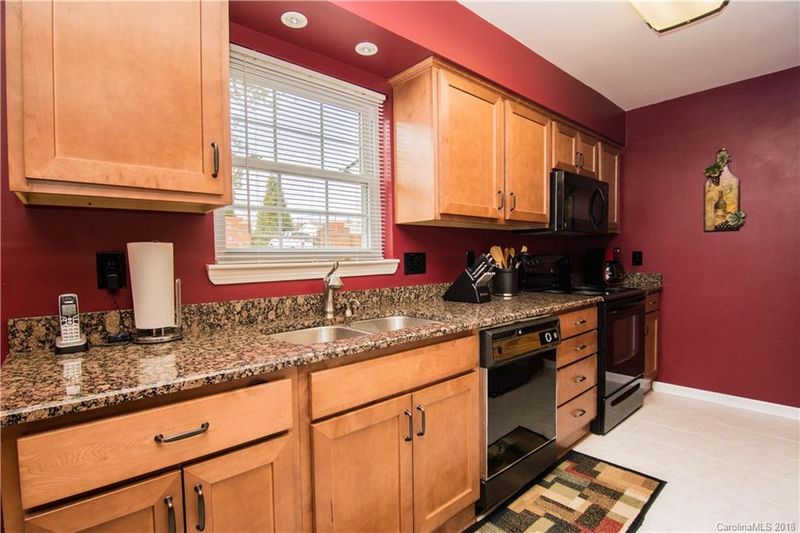 8850 Hunter Ridge Dr, Charlotte, NC 28226
