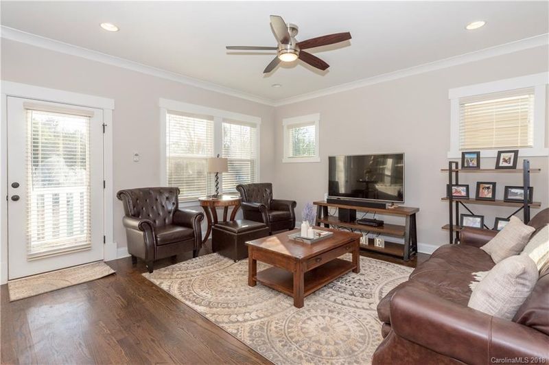 2720 Hilliard Dr, Charlotte, NC 28205