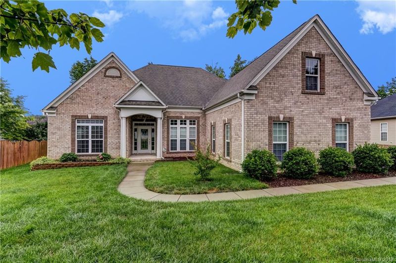 7538 Common Oak Dr, Stanley, NC 28164