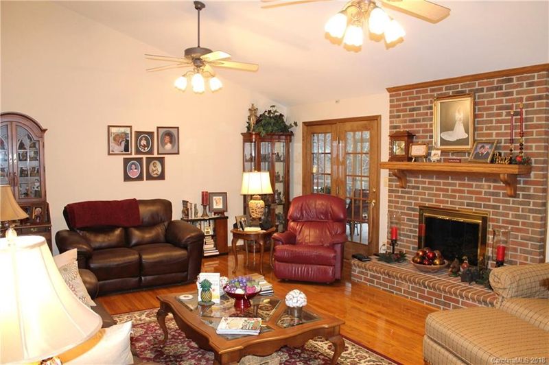 1109 Colony Ct, Gastonia, NC 28056
