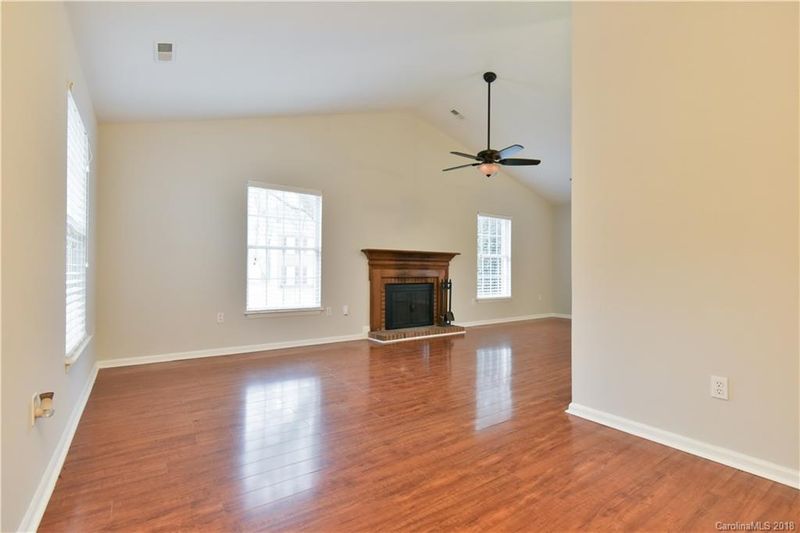 2038 David Earl Dr, Charlotte, NC 28213