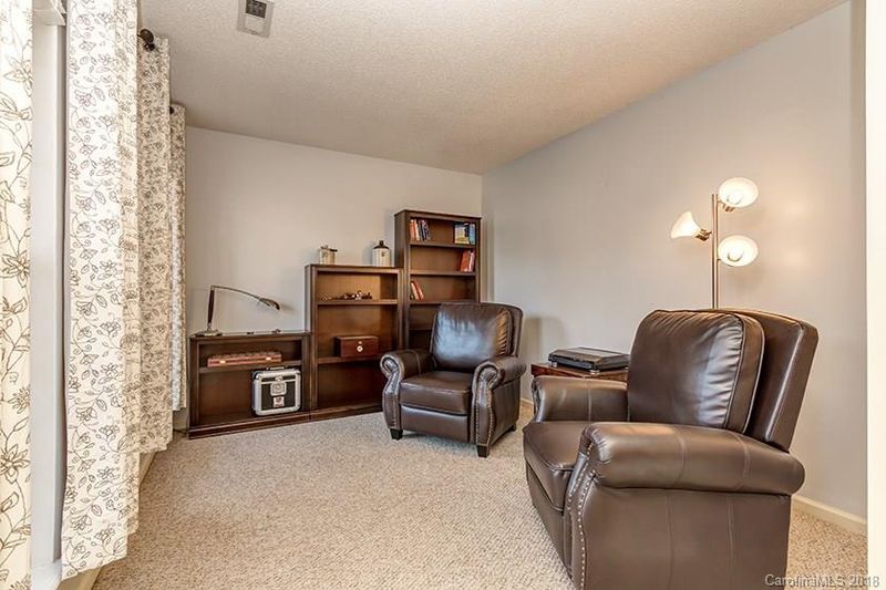 1560 Forest Glen Ln, Kannapolis, NC 28081