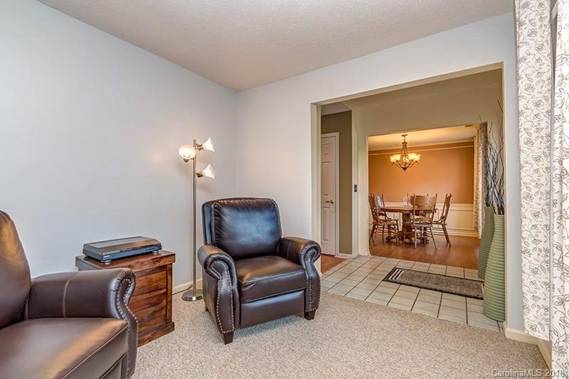 1560 Forest Glen Ln, Kannapolis, NC 28081