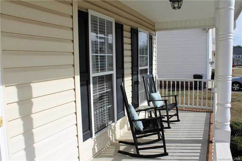 1009 Ayrshire Ln, Dallas, NC 28034