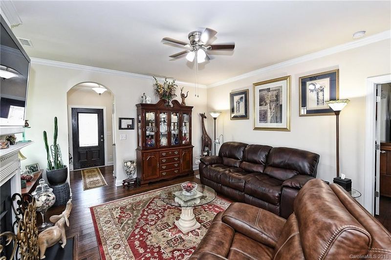 211 Aztec Cir, Mooresville, NC 28117