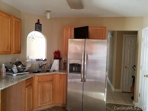 11302 Pointer Ridge Dr, Charlotte, NC 28214