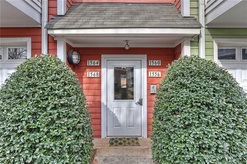 1568 Walnut View Dr, Charlotte, NC 28208