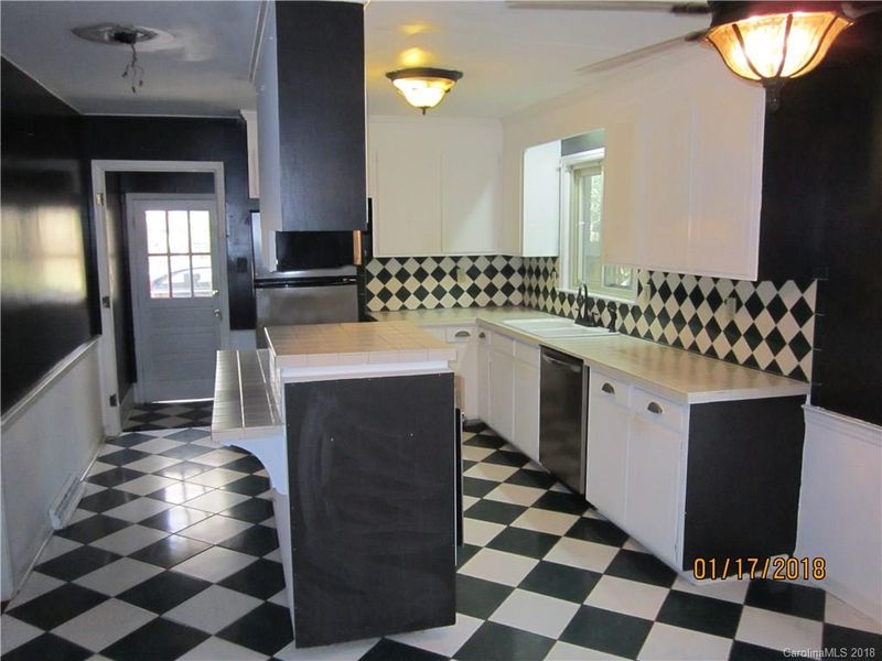 5440 Sharon Rd, Charlotte, NC 28210