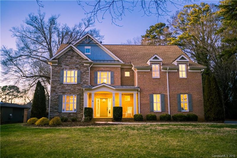 1226 Greylyn Dr, Charlotte, NC 28226