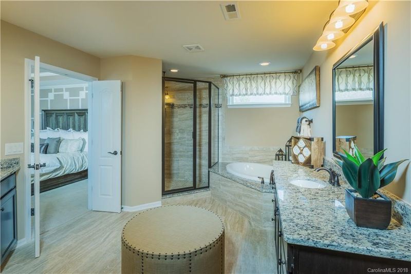 12421 Current Dr #100, Charlotte, NC 28278
