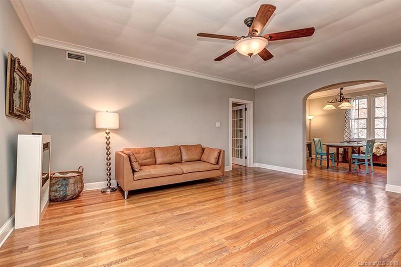 1337 E Morehead St #201, Charlotte, NC 28204
