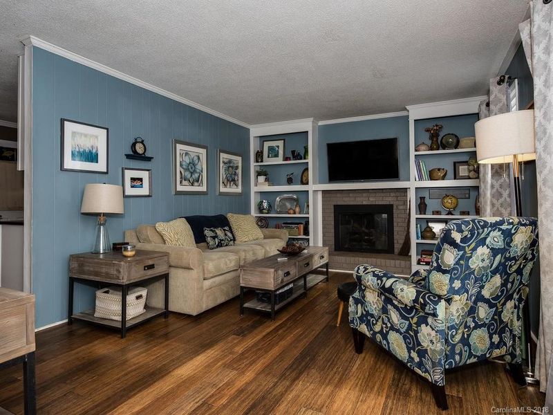 11636 Mirror Lake Dr, Charlotte, NC 28226