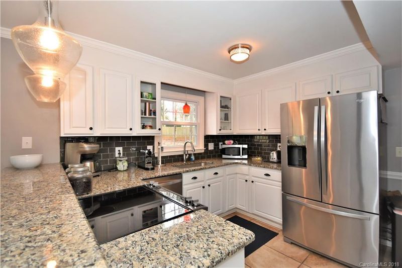 8223 Arrowsmith Ln, Charlotte, NC 28270