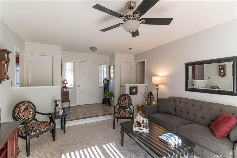 1120 Glenshannon Rd, Matthews, NC 28105