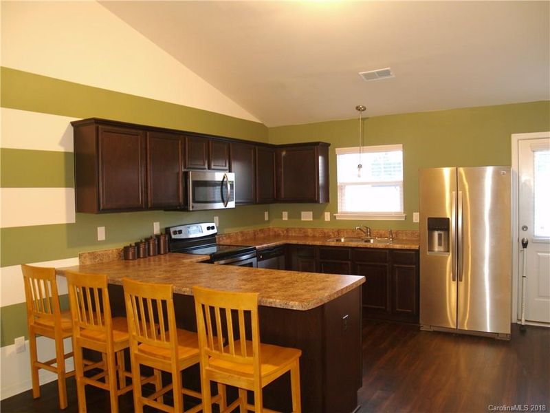 108 Canyon Ridge Dr, Mount Holly, NC 28120