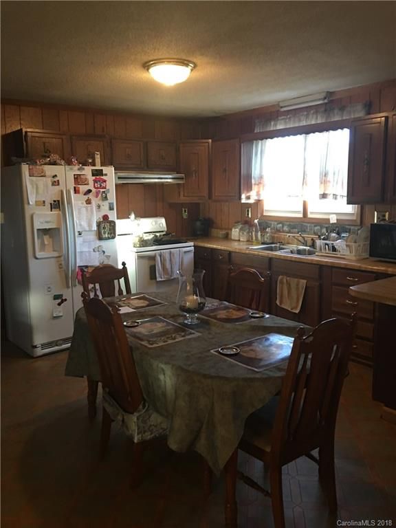 761 E Memorial Hw, Harmony, NC 28634