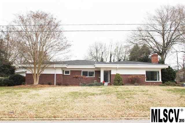 924 N Center St, Hickory, NC 28601