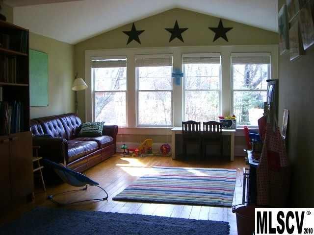 740 4th Ave Dr NW, Hickory, NC 28601