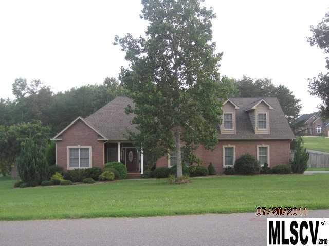 4141 Carriage Ln, Hickory, NC 28602