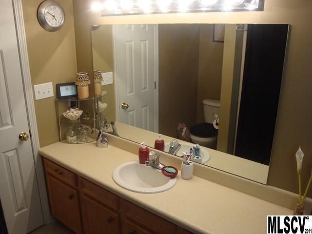 2188 Samanthas, Newton, NC 28658