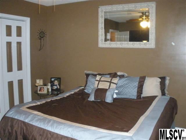 2009 34th Ave Dr NE, Hickory, NC 28601