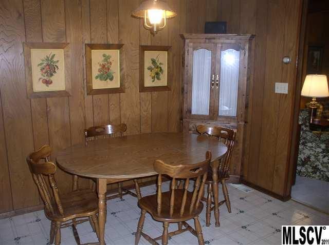810 W 6th St, Newton, NC 28658