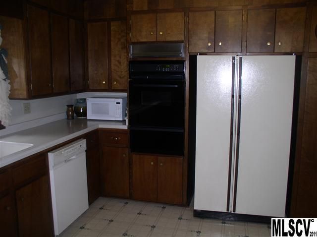810 W 6th St, Newton, NC 28658